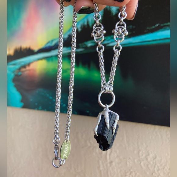Black raw natural tourmaline gemstone electroplated charm steel boho necklace - Picture 14 of 16